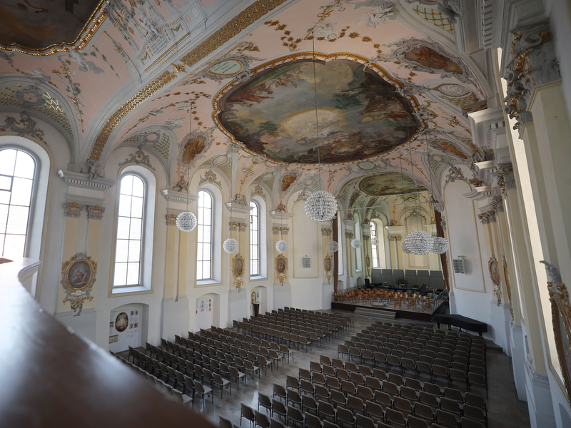 Abgebildet wird der Innenraum der ehemaligen Augustiner-Klosterkirche.